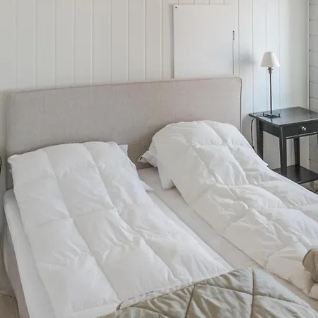 5 Bedroom Cozy In Borhaug