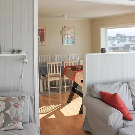 5 Bedroom Cozy In Holiday home Borhaug