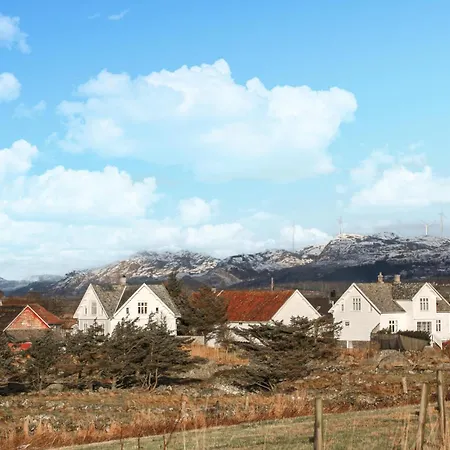 5 Bedroom Cozy In Holiday home Borhaug