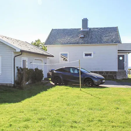 Holiday home 5 Bedroom Cozy In